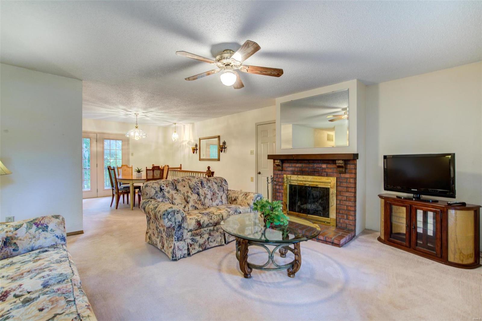 26 Roland Avenue Ballwin, MO 63021 - Photo 5 of 24 Gallery Image 5