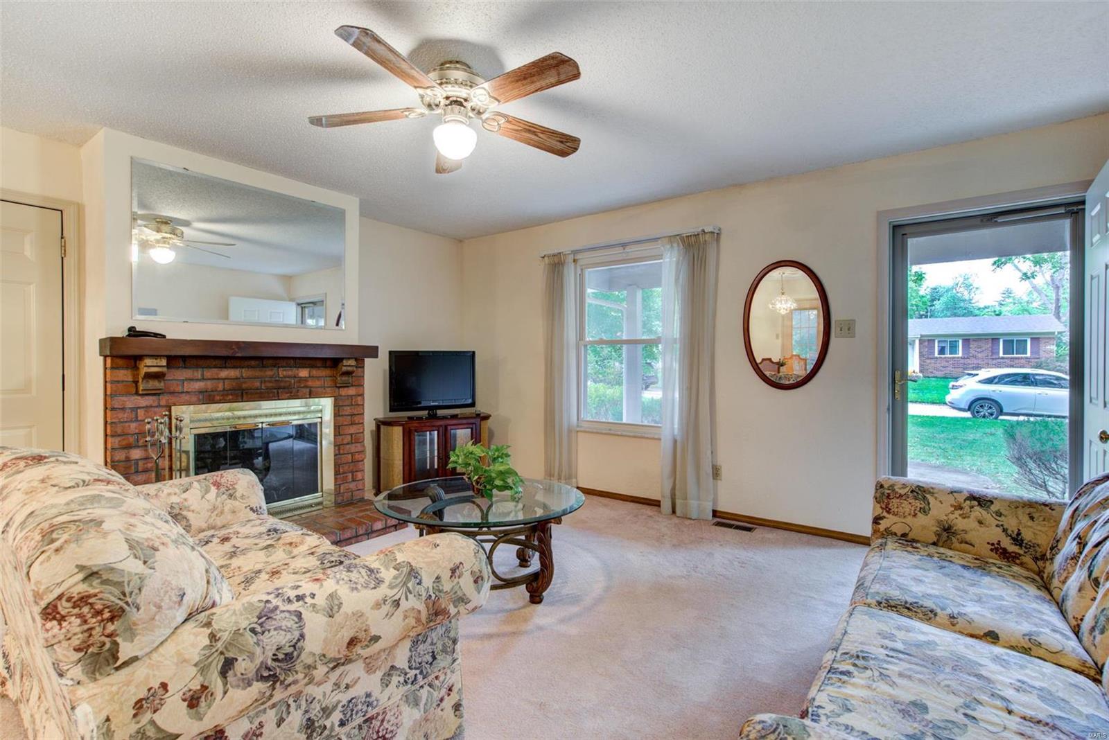 26 Roland Avenue Ballwin, MO 63021 - Photo 6 of 24 Gallery Image 6