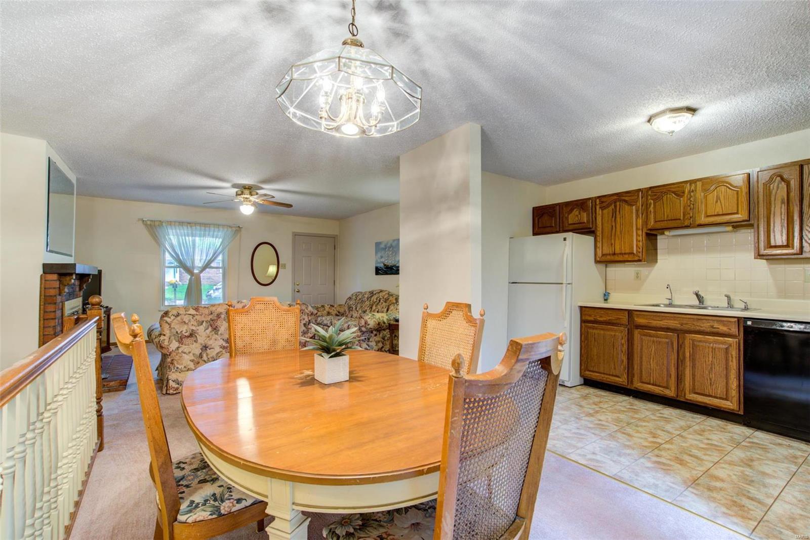 26 Roland Avenue Ballwin, MO 63021 - Photo 8 of 24 Gallery Image 8