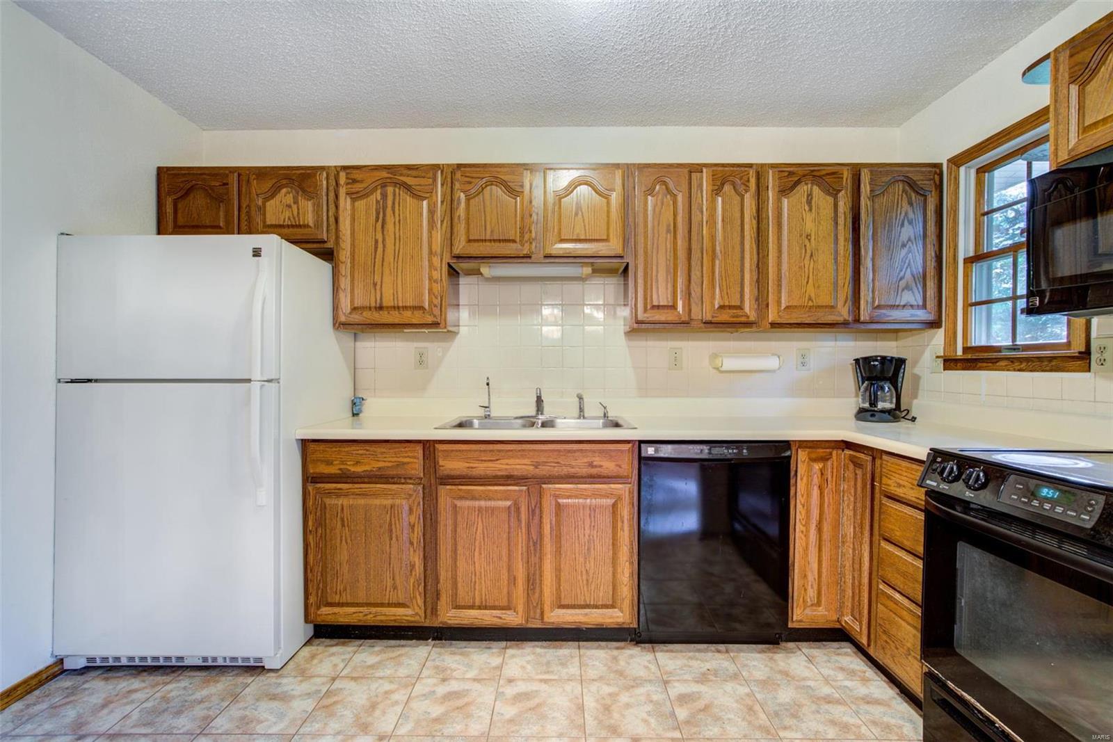 26 Roland Avenue Ballwin, MO 63021 - Photo 9 of 24 Gallery Image 9