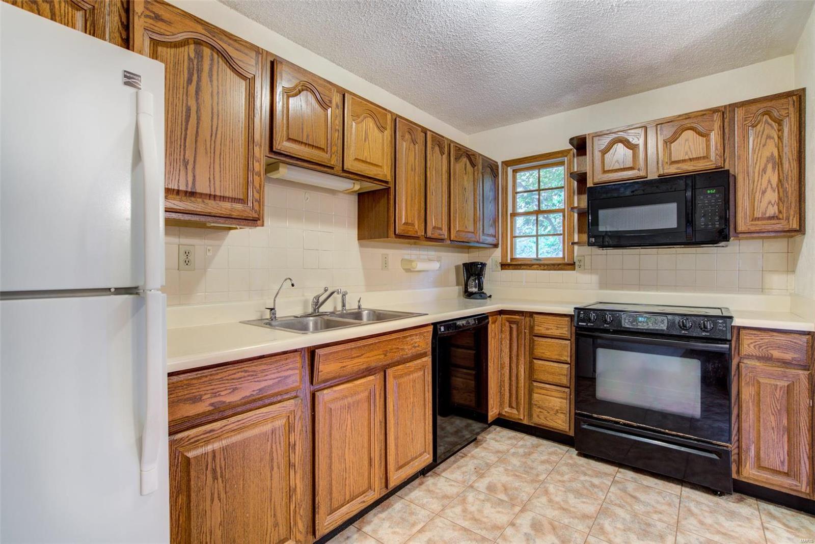 26 Roland Avenue Ballwin, MO 63021 - Photo 10 of 24 Gallery Image 10