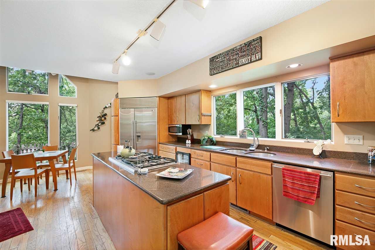 2209 Forest Road Davenport, IA 52803 - Photo 15 of 36 Gallery Image 15