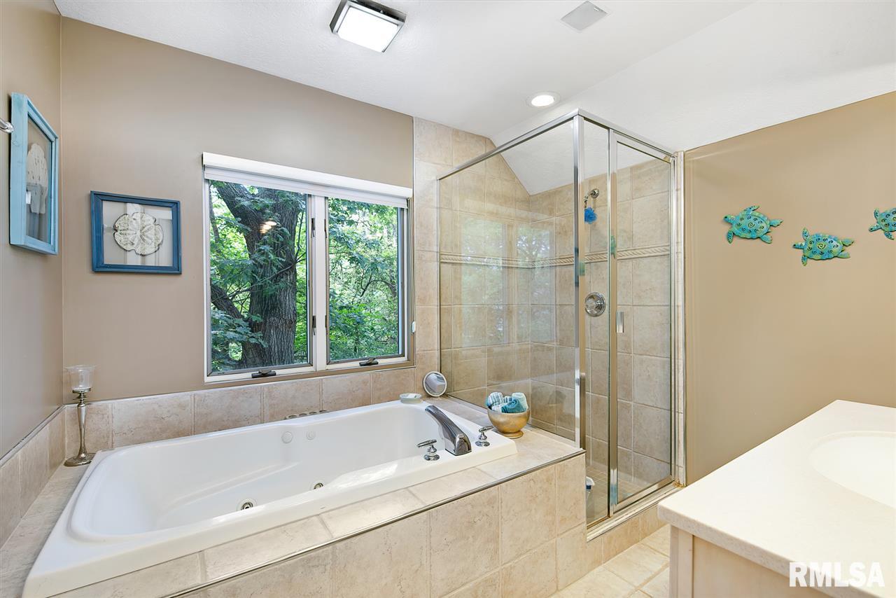 2209 Forest Road Davenport, IA 52803 - Photo 21 of 36 Gallery Image 21