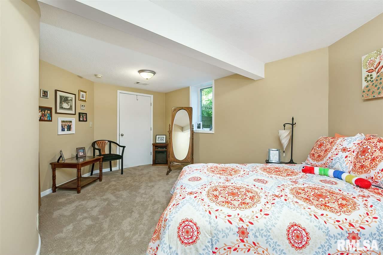 2209 Forest Road Davenport, IA 52803 - Photo 25 of 36 Gallery Image 25