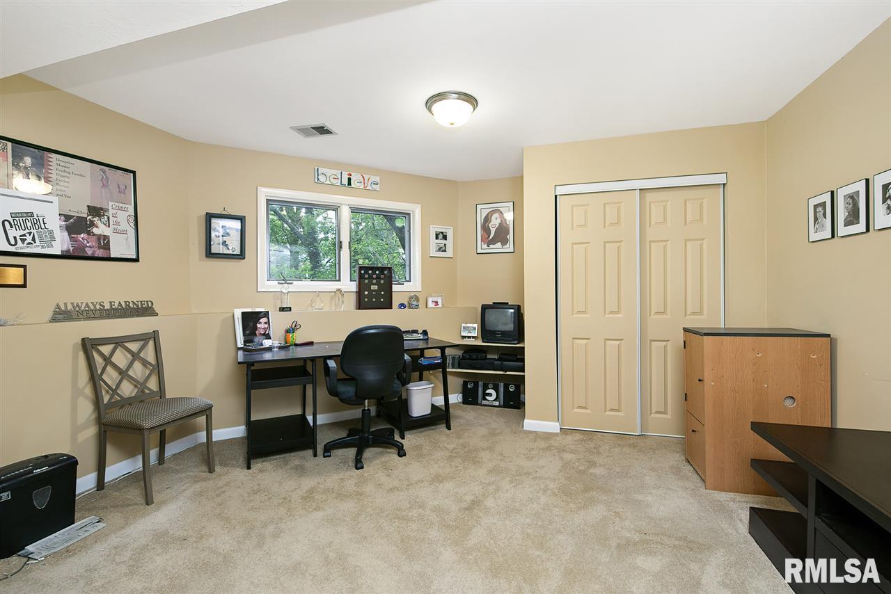 2209 Forest Road Davenport, IA 52803 - Photo 27 of 36 Gallery Image 27