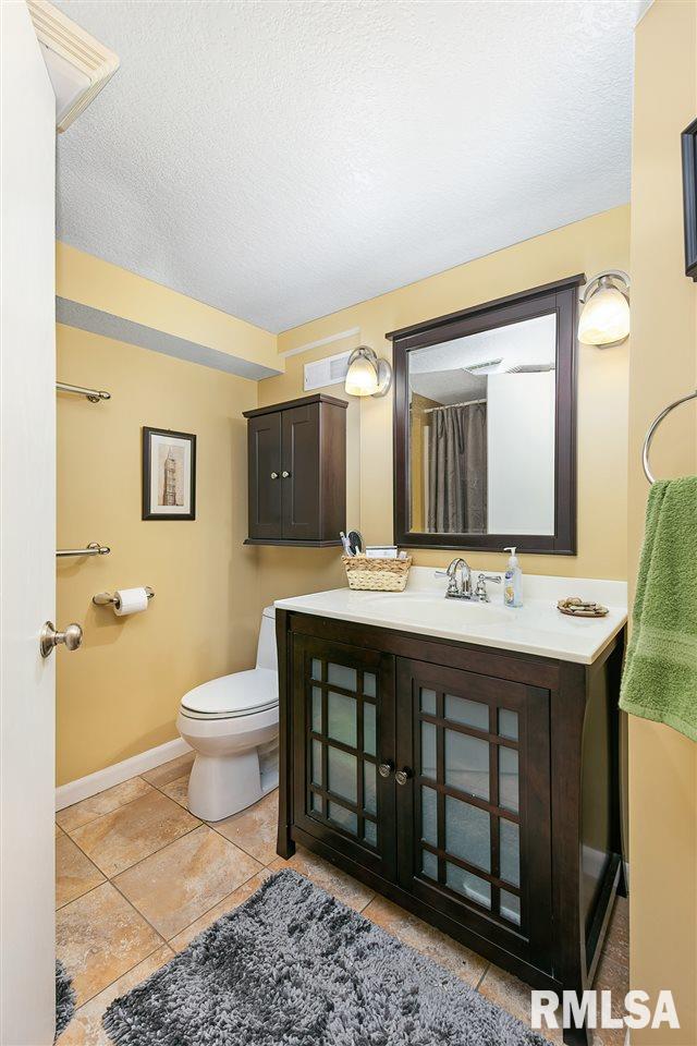 2209 Forest Road Davenport, IA 52803 - Photo 28 of 36 Gallery Image 28