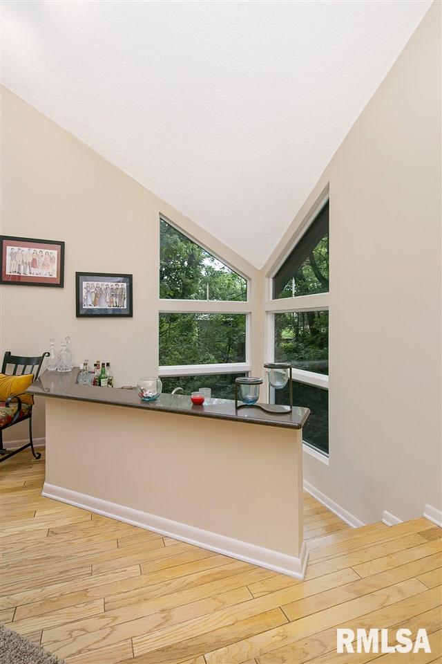 2209 Forest Road Davenport, IA 52803 - Photo 8 of 36 Gallery Image 8