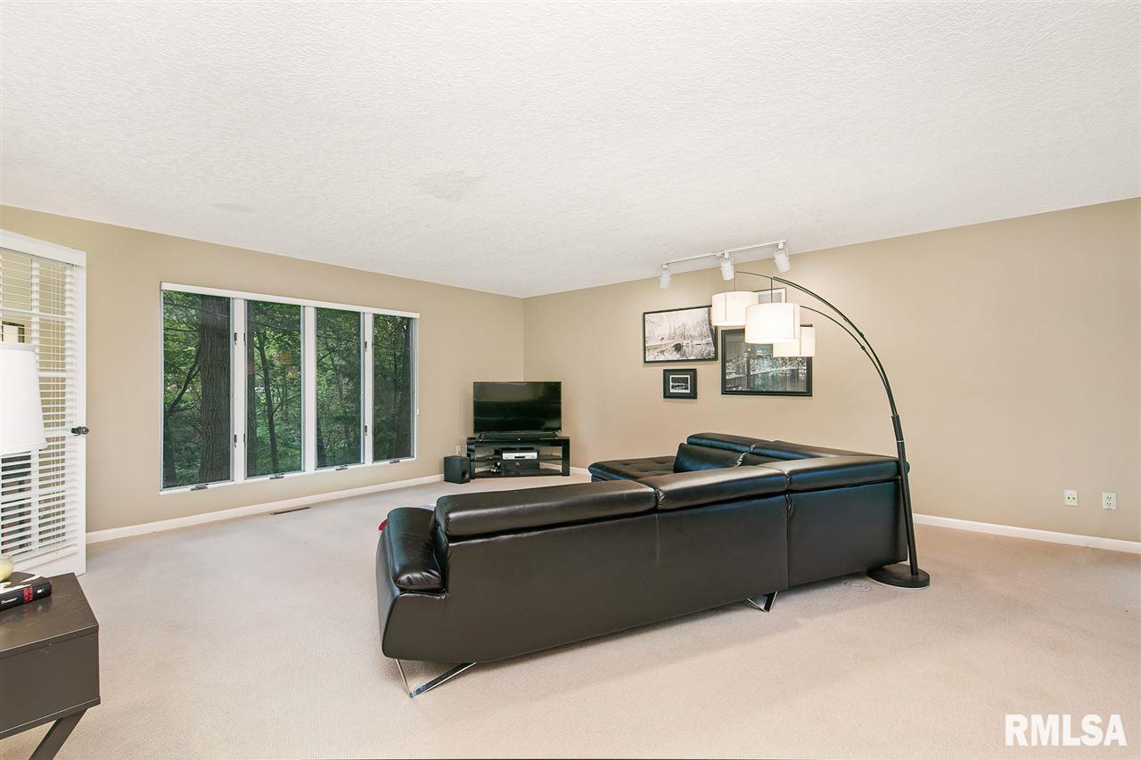 2209 Forest Road Davenport, IA 52803 - Photo 10 of 36 Gallery Image 10