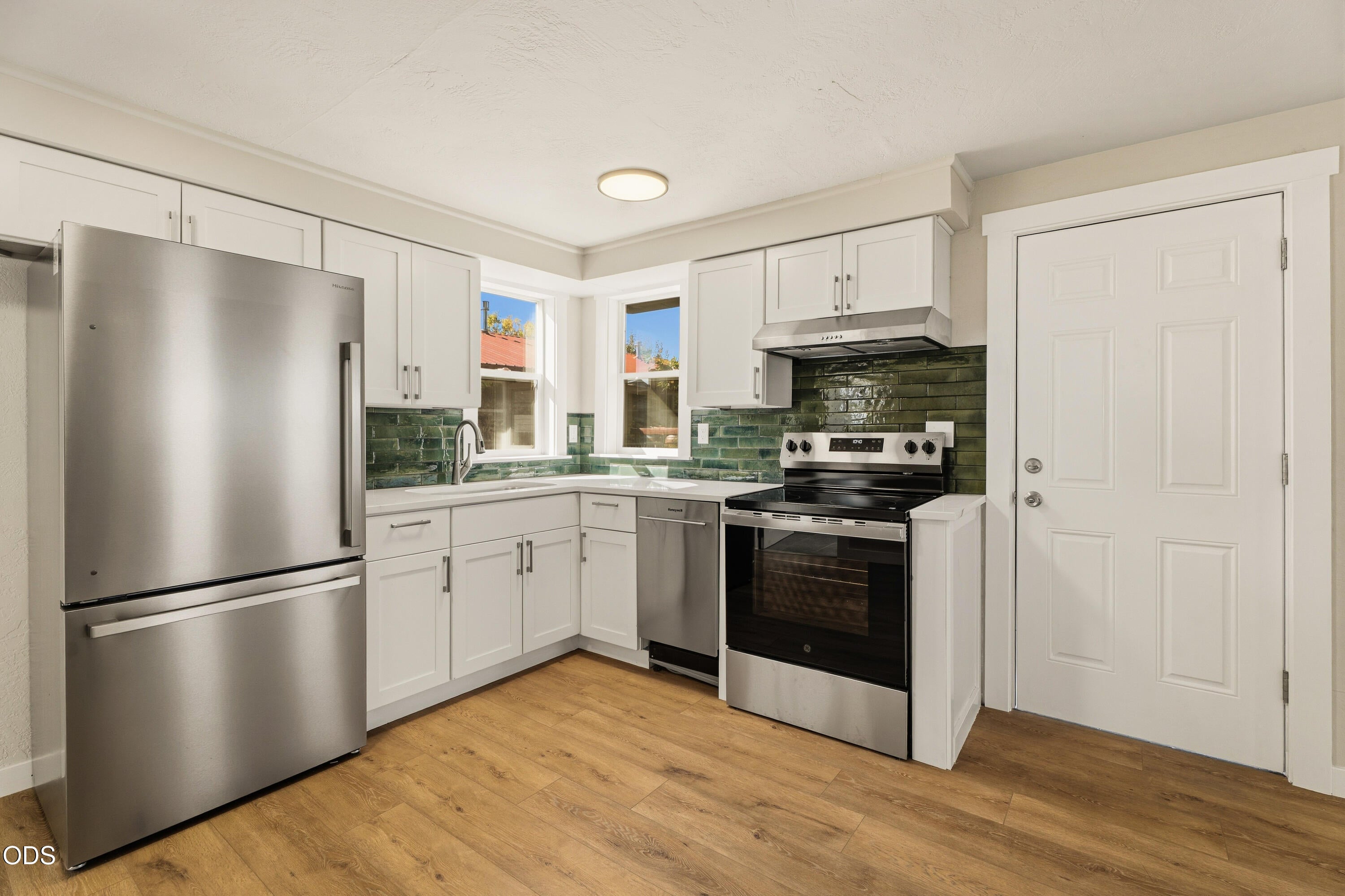 346 Southwest 12th Street Redmond, OR 97756 - Photo 4 of 31 Gallery Image 4