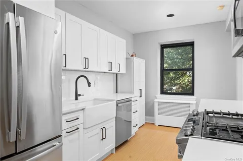 $449,000 | 17 Chatsworth Avenue, Unit 2K, Larchmont, NY 10538