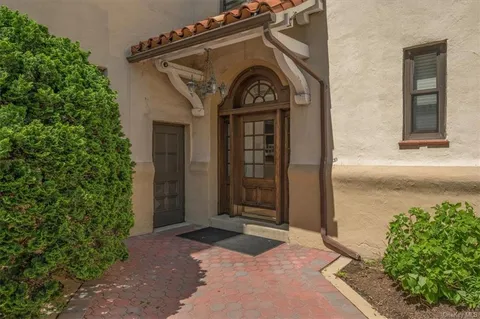 $449,000 | 17 Chatsworth Avenue, Unit 2K, Larchmont, NY 10538