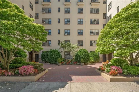 $449,000 | 17 Chatsworth Avenue, Unit 2K, Larchmont, NY 10538