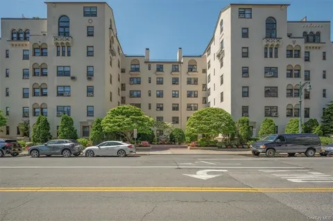 $449,000 | 17 Chatsworth Avenue, Unit 2K, Larchmont, NY 10538