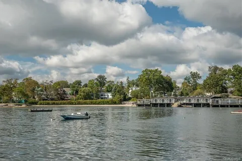 $449,000 | 17 Chatsworth Avenue, Unit 2K, Larchmont, NY 10538