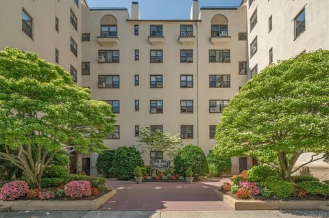 $449,000 | 17 Chatsworth Avenue, Unit 2K, Larchmont, NY 10538