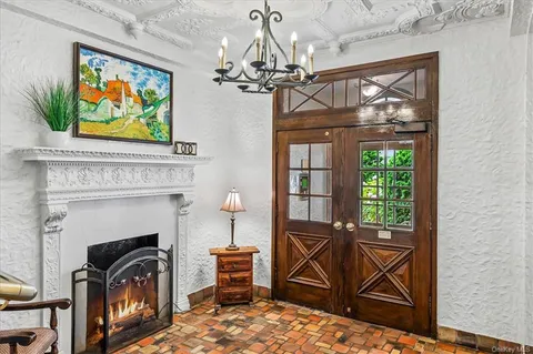 $449,000 | 17 Chatsworth Avenue, Unit 2K, Larchmont, NY 10538