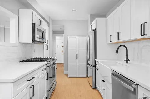 $449,000 | 17 Chatsworth Avenue, Unit 2K, Larchmont, NY 10538