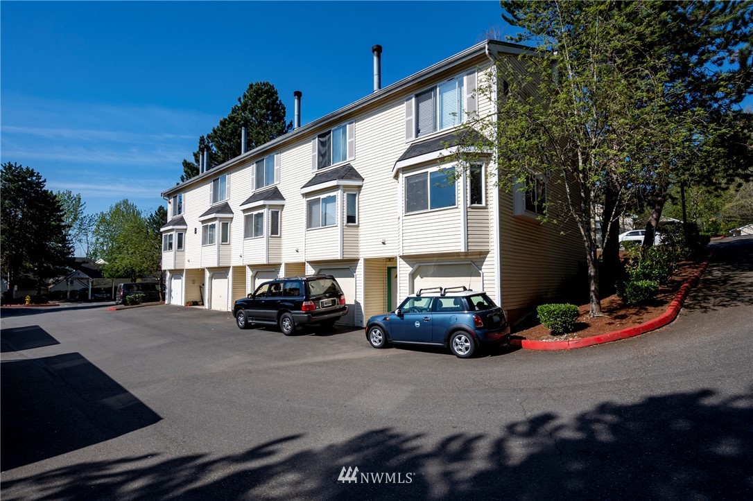 833 Southwest Sunset Boulevard, Unit B9 Renton, WA 98057 - Photo 2 of 24