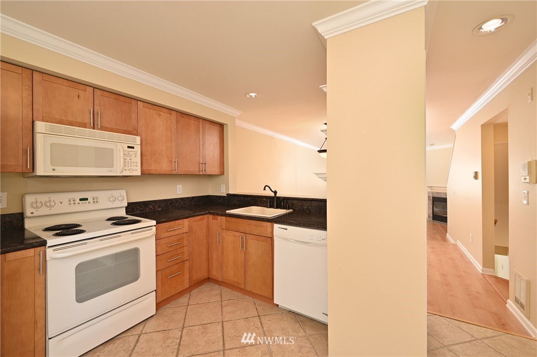 833 Southwest Sunset Boulevard, Unit B9 Renton, WA 98057 - Photo 11 of 24