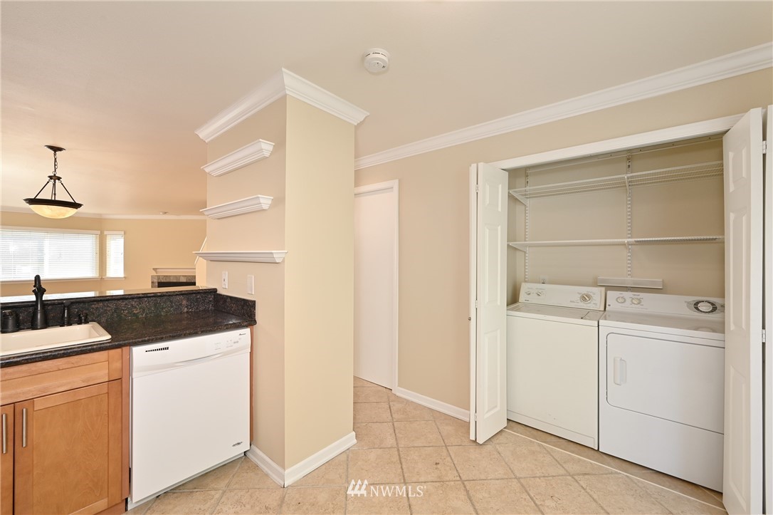 833 Southwest Sunset Boulevard, Unit B9 Renton, WA 98057 - Photo 12 of 24