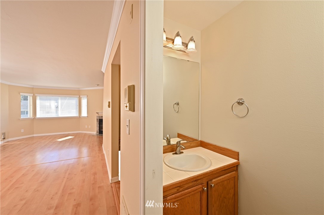 833 Southwest Sunset Boulevard, Unit B9 Renton, WA 98057 - Photo 15 of 24