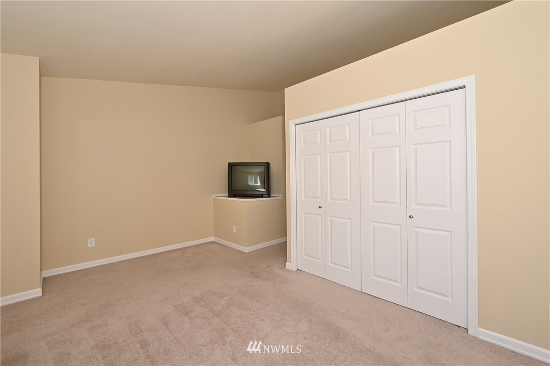 833 Southwest Sunset Boulevard, Unit B9 Renton, WA 98057 - Photo 17 of 24