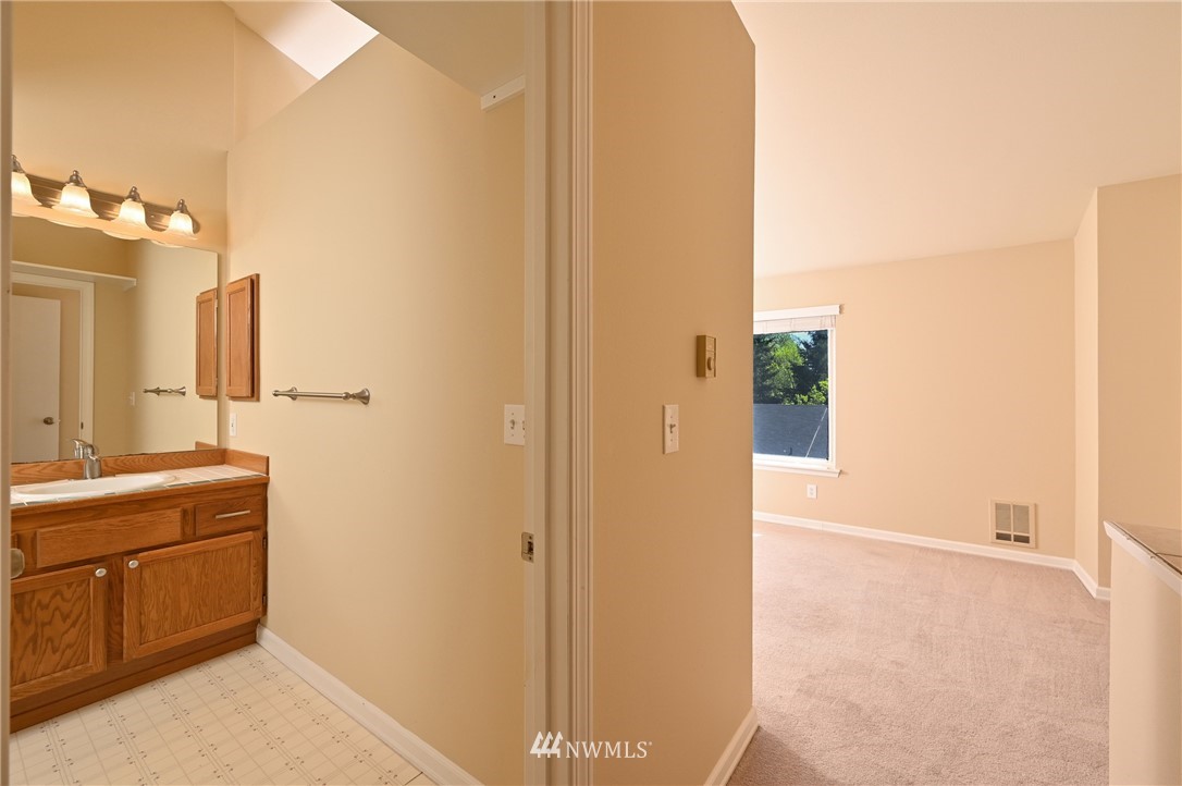 833 Southwest Sunset Boulevard, Unit B9 Renton, WA 98057 - Photo 18 of 24