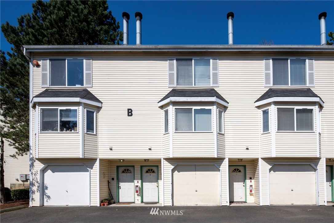 833 Southwest Sunset Boulevard, Unit B9 Renton, WA 98057 - Photo 3 of 24