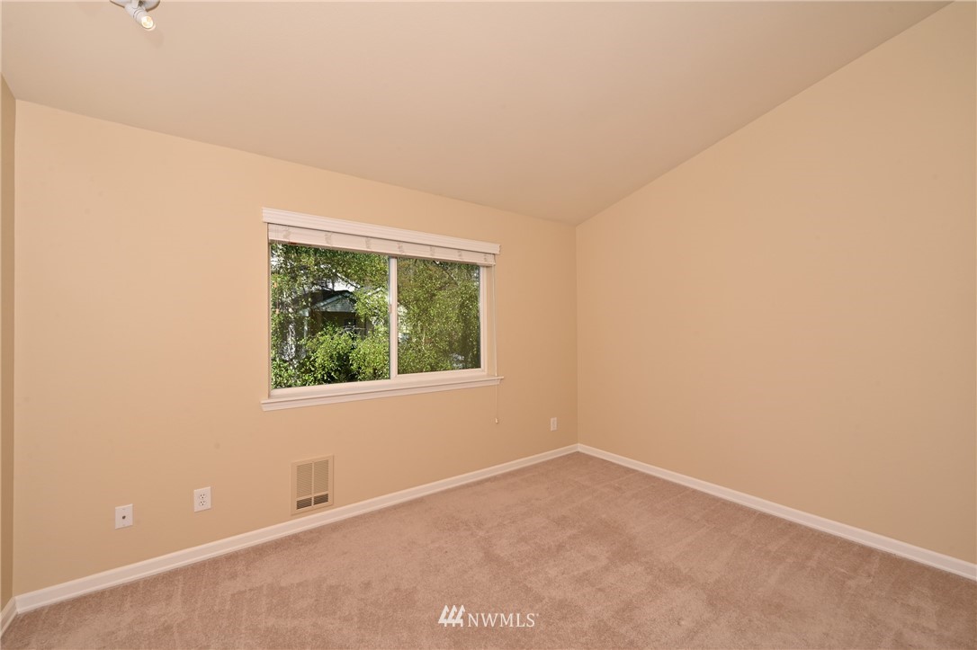 833 Southwest Sunset Boulevard, Unit B9 Renton, WA 98057 - Photo 21 of 24