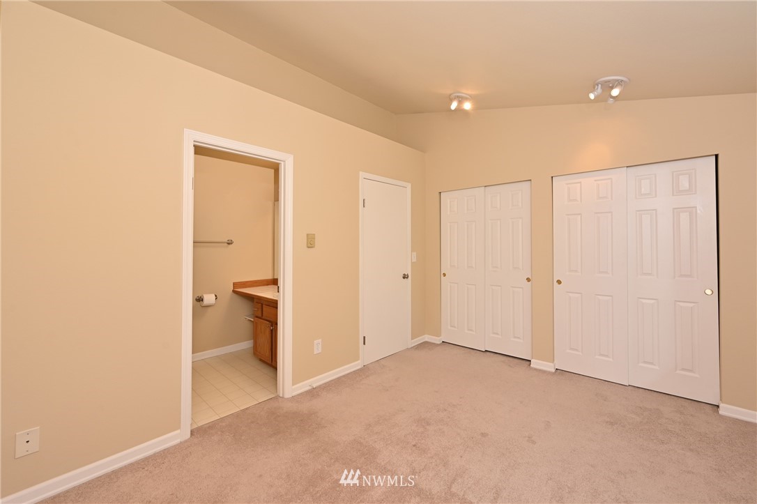 833 Southwest Sunset Boulevard, Unit B9 Renton, WA 98057 - Photo 22 of 24