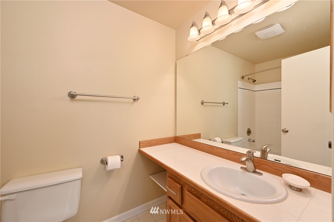 833 Southwest Sunset Boulevard, Unit B9 Renton, WA 98057 - Photo 23 of 24