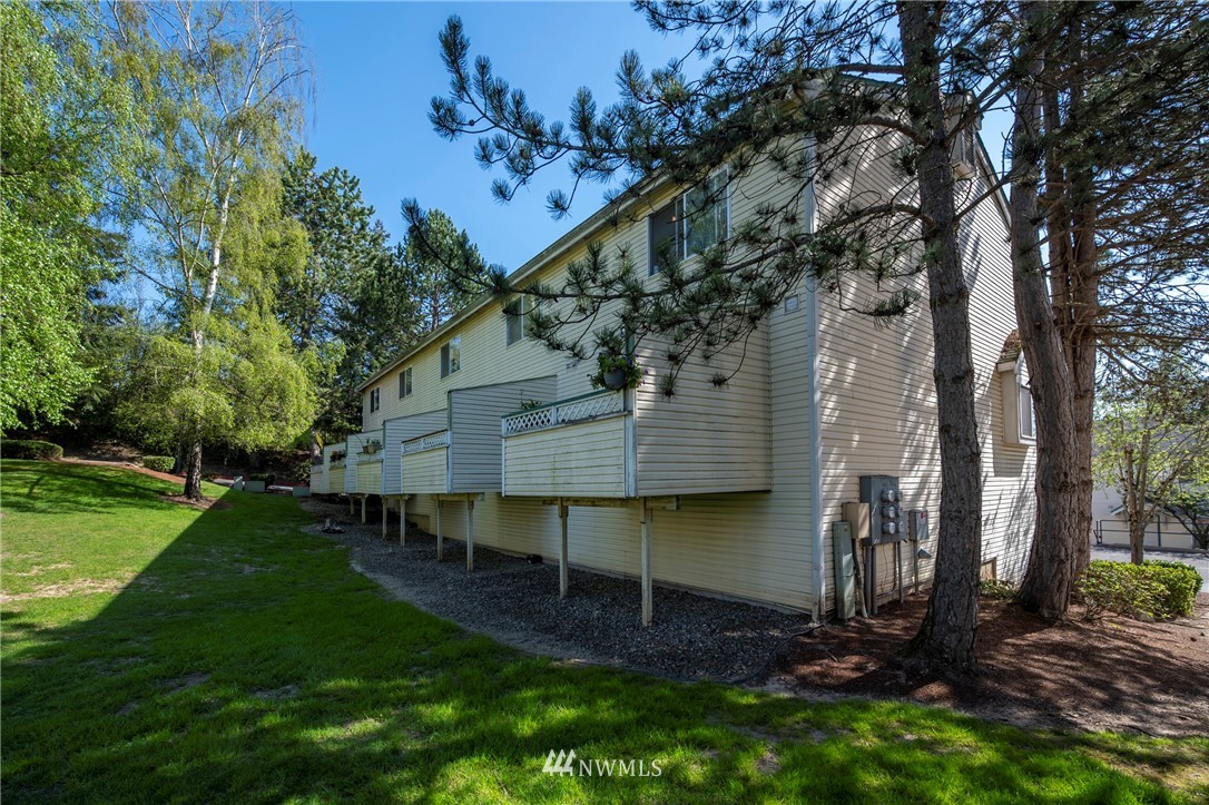 833 Southwest Sunset Boulevard, Unit B9 Renton, WA 98057 - Photo 4 of 24