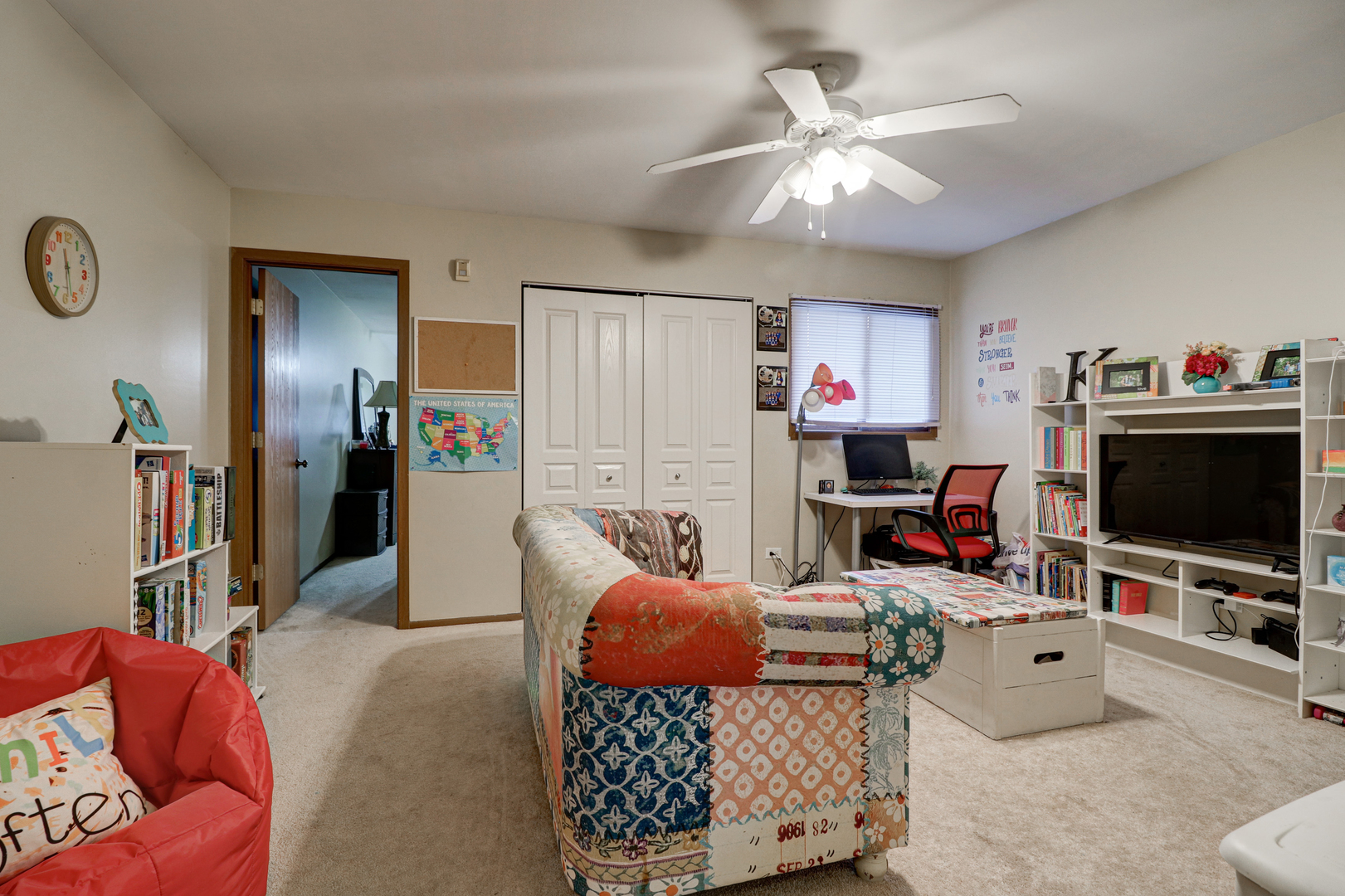 17482 Chestnut Lane Gurnee, IL 60031 - Photo 17 of 23 a living room with furniture and a flat screen tv