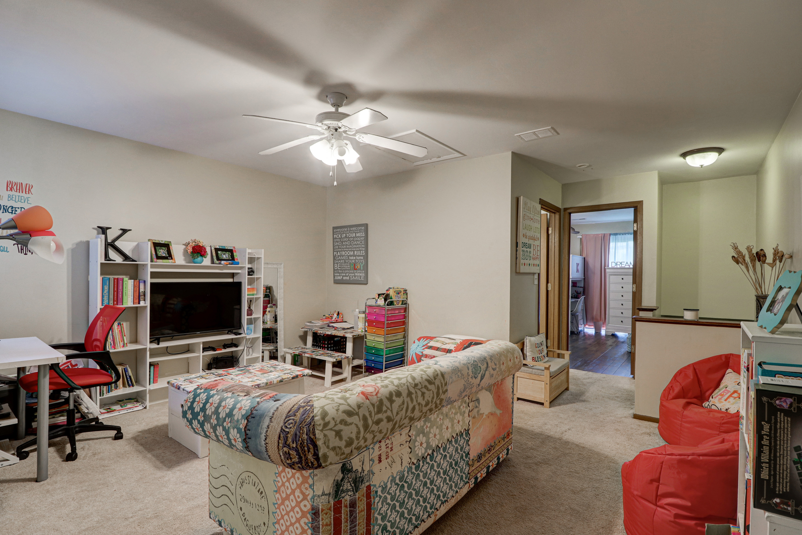 17482 Chestnut Lane Gurnee, IL 60031 - Photo 18 of 23 a living room with furniture and a flat screen tv