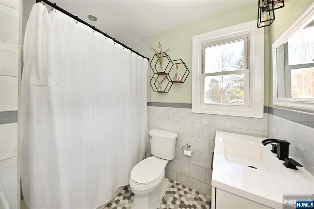 262 Spring Valley Avenue Hackensack, NJ 07601 - Photo 19 of 28