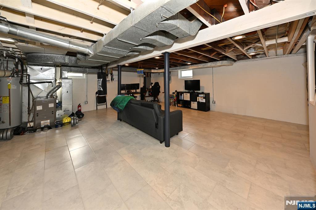 262 Spring Valley Avenue Hackensack, NJ 07601 - Photo 21 of 28