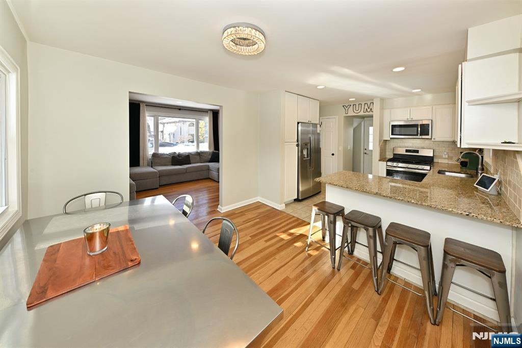 262 Spring Valley Avenue Hackensack, NJ 07601 - Photo 6 of 28