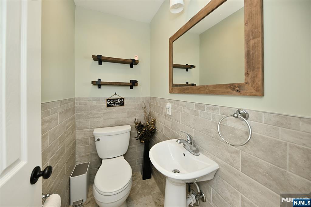 262 Spring Valley Avenue Hackensack, NJ 07601 - Photo 10 of 28