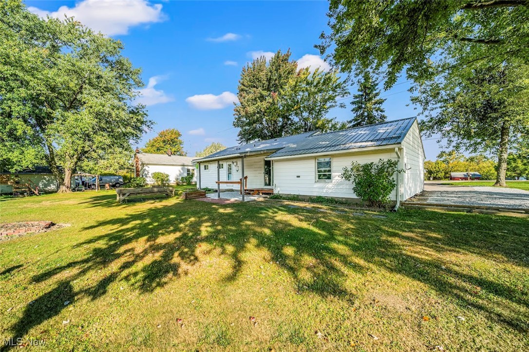922 Garrison Road Ashtabula, OH 44004 - Photo 5 of 33