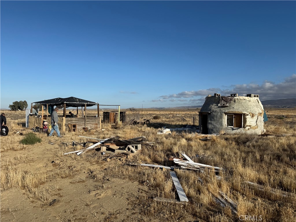 7 Mile Road Santa Margarita, CA 93453 - Photo 2 of 3 a view of a building with an outdoor space