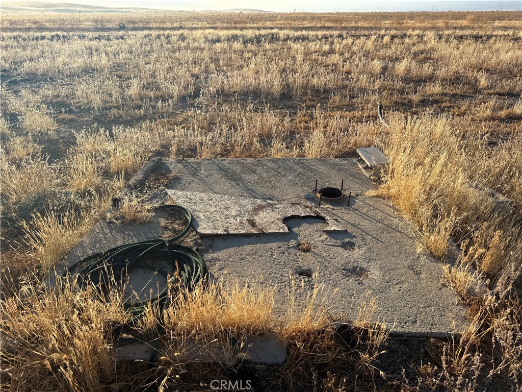 7 Mile Road Santa Margarita, CA 93453 - Photo 3 of 3 a view of city and mountain