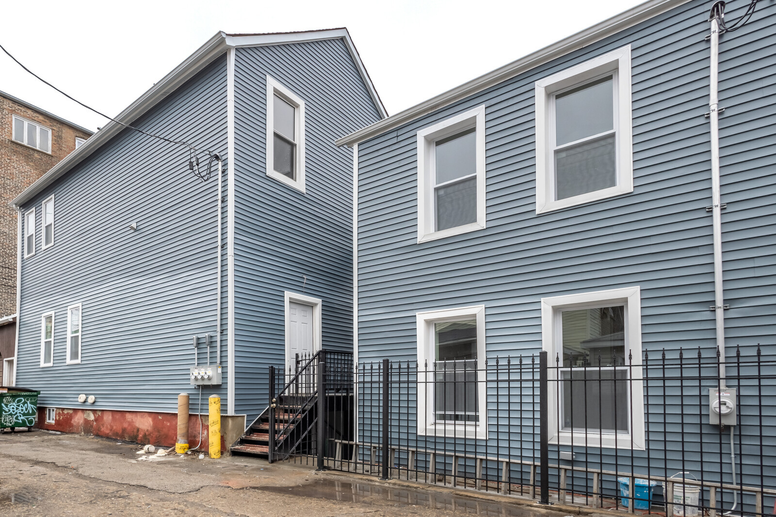 1013 West 18th Place, Unit 2R Chicago, IL 60608 - Photo 2 of 12