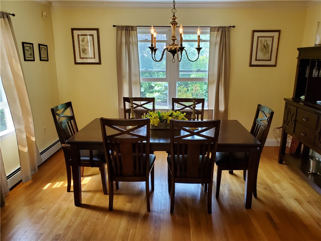 4 Key Court Newport, RI 02840 - Photo 12 of 49 Dining room