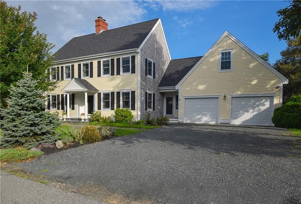 4 Key Court Newport, RI 02840 - Photo 2 of 49 Front/Garage/Breezeway entry/Driveway