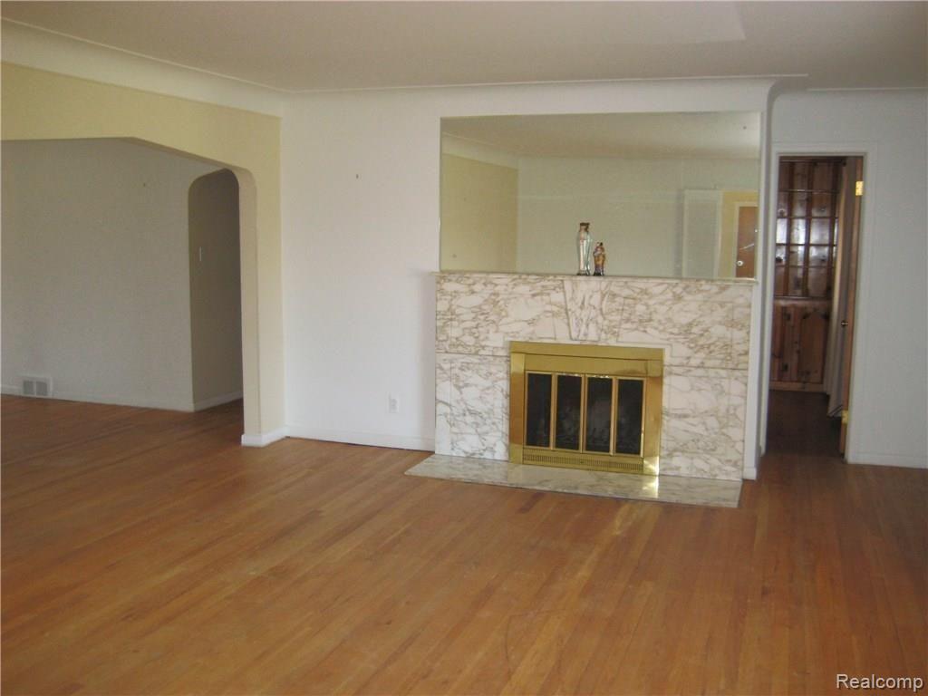 1300 North Renaud Road Grosse Pointe, MI 48236 - Photo 5 of 14 IMG_1670.JPG