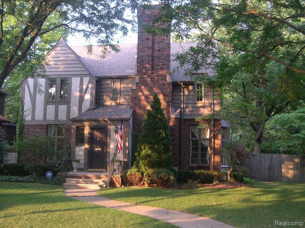 1304 Bishop Road Grosse Pointe, MI 48230 - Photo 1 of 13 Bishop Front