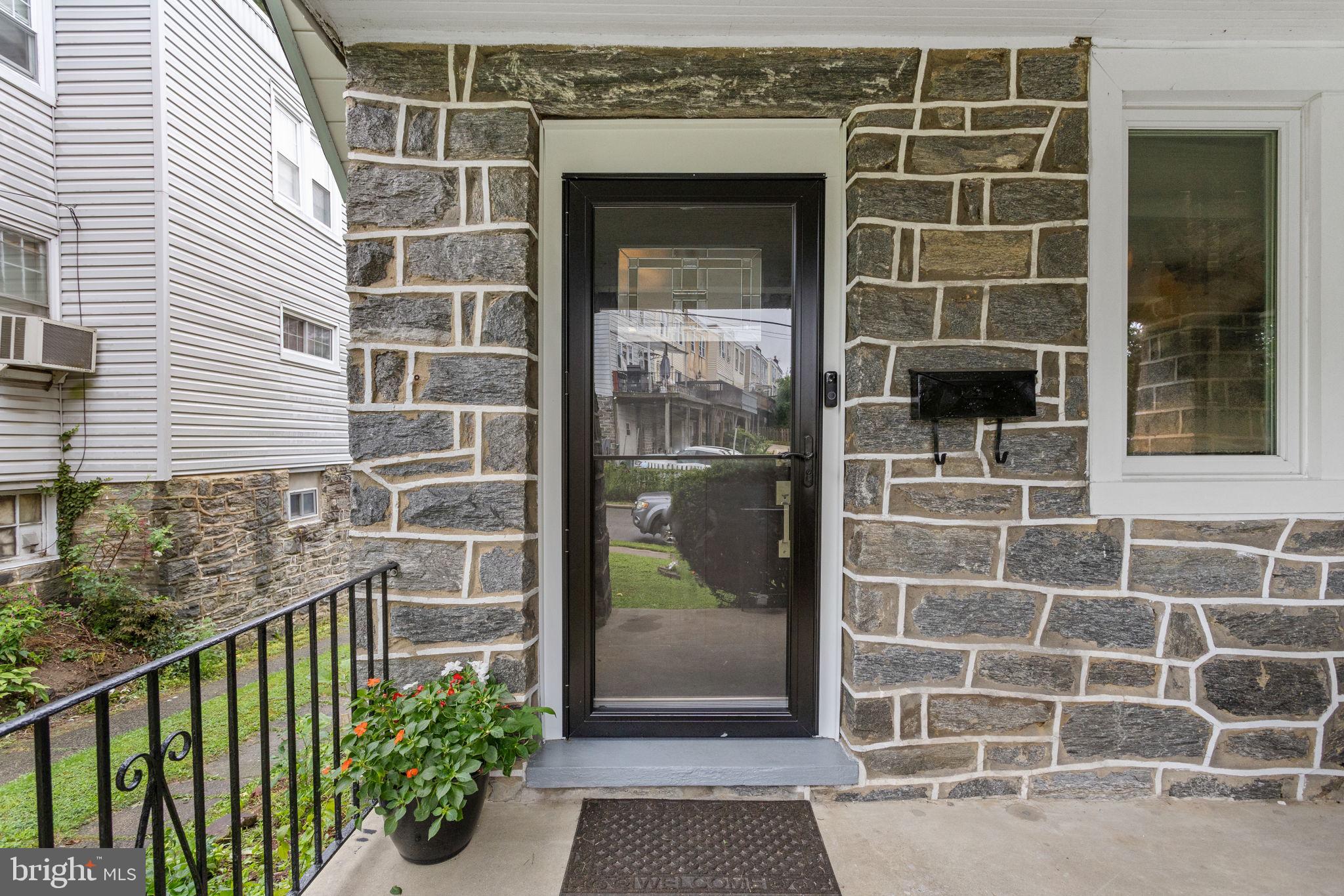 7527 Parkview Road Upper Darby, PA 19082 - Photo 4 of 39