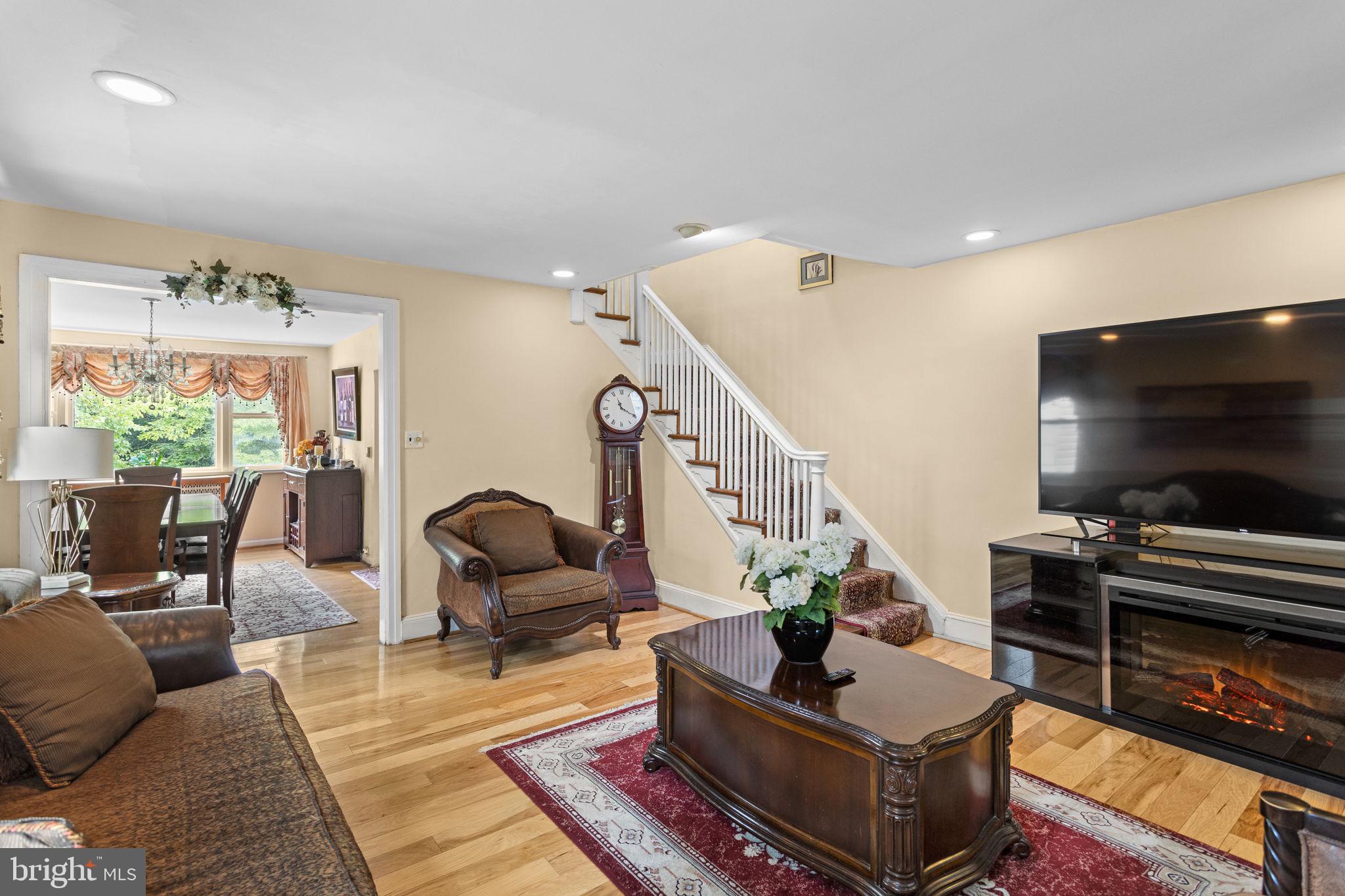 7527 Parkview Road Upper Darby, PA 19082 - Photo 5 of 39