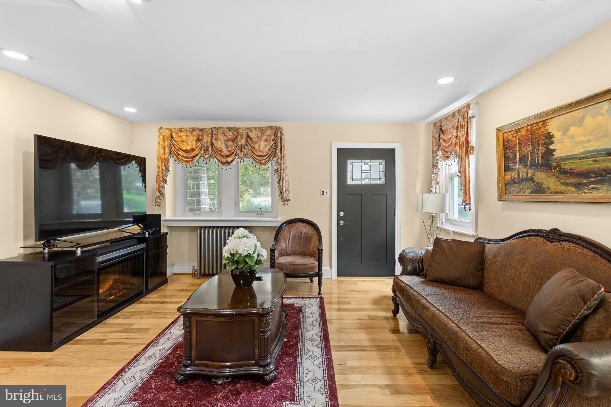 7527 Parkview Road Upper Darby, PA 19082 - Photo 8 of 39