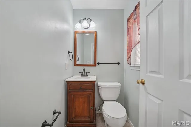 $229,900 | 11410 Essex Avenue, Maryland Heights, MO 63043